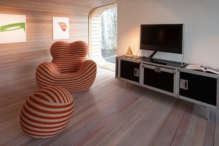 The flexible concept can range from a one-person dwelling to a family-sized float with a 1076-square-foot floor plan and a 538-square-foot terrace.
