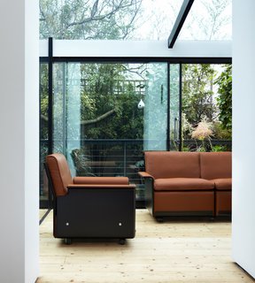Vitsœ Brings Back Dieter Rams 620 Chair Program - Photo 1 of 4 -