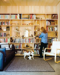 This Modern Cabin Is the Ideal HQ For a Family in Alaska - Photo 8 of 19 - Architects Mayer Sattler-Smith designed the bookshelves and Alvar Aalto the 406 lounge chair for Artek.