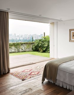 Blockbuster Movies Can't Compete with These Monumental Views - Photo 3 of 9 - Those in a bedroom are by Toque Final.