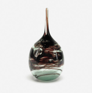 Mass Modern lot 295: Kent Ipsen vase from 1970 (5" x 10"); estimate $300-$500.