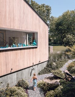 New Yorkers Catherine Greenman and Richard D’Albert spend weekends with their four children at the house, which is clad in Atlantic white cedar boards.