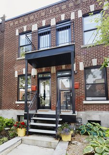 The homeowners wanted to keep the traditional quadruplex structure typical of the Petite-Patrie neighborhood, but transform it into a spacious family home plus rental unit.