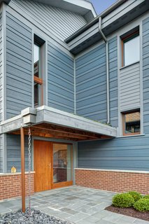 The entry sequence was designed to allow accessible entry, creating a sense of shelter and highlighting the thickness of the super-insulated ICF walls.
