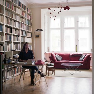 Photographer Captures Her Facebook Friends in Their Homes - Photo 3 of 9 -