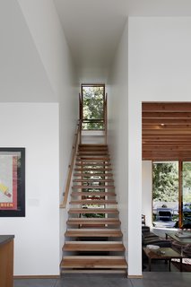 Seattle Home Carefully Blocks Out Neighbors, While Celebrating Natural Surroundings - Photo 2 of 11 -