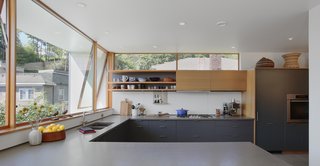 Seattle Home Carefully Blocks Out Neighbors, While Celebrating Natural Surroundings - Photo 3 of 11 -