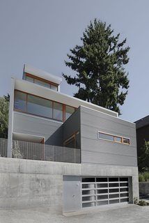 Seattle Home Carefully Blocks Out Neighbors, While Celebrating Natural Surroundings - Photo 10 of 11 -