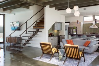 A Dull Stucco Home Becomes a Modern California Oasis - Photo 8 of 10 -