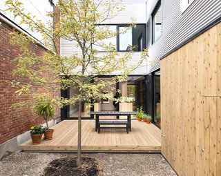 A Transformative Duplex Renovation in Montreal - Photo 15 of 15 -