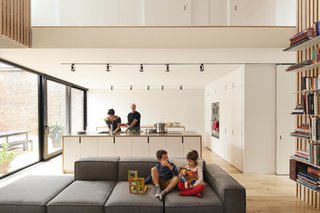 A Transformative Duplex Renovation in Montreal - Photo 4 of 15 -