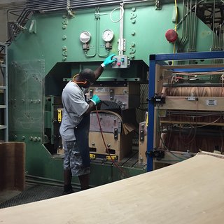 While technology keeps evolving, little has changed in the way the ELO is made since it was introduced in 1956. To ensure continuity of craftsmanship, new workers are paired with experienced mentors who pass down tips and techniques. The average maker has been working with the product for 10 years.