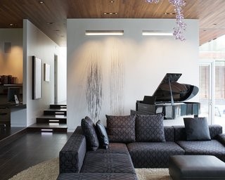 A Bold Home Creatively Combines Curves and Modern Lines - Photo 6 of 10 -