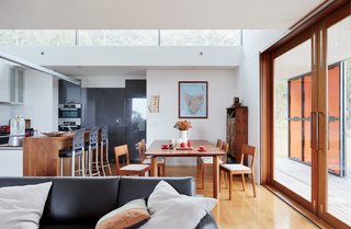 The Tasmanian blackwood dining table is by Mark Bishop, and the sofa is from King Furniture.