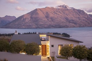 With design aesthetics akin to the mid-century modern movement in the united states, this exceptional home is perched atop the iconic Queenstown Hill and boasts incredible views. Complete with meticulously manicured grounds, five spacious bedrooms and a fully equipped modern kitchen, this residence is quintessential Queenstown living.