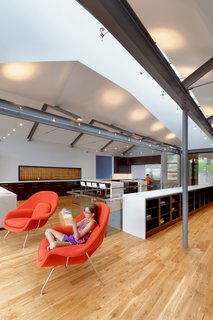 Modern Lake House in Missouri - Photo 4 of 9 -