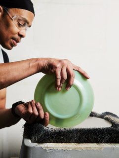 This Company Can Complete Even the Rarest China and Porcelain Sets - Photo 5 of 7 -