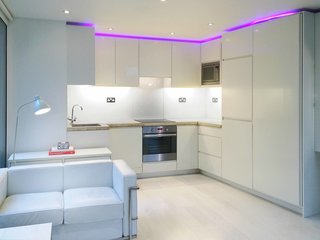 A Tiny Live/Work Addition Crowns a Historic London House - Photo 7 of 7 -