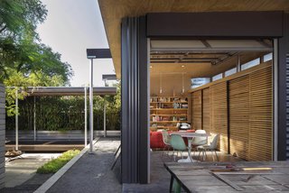 A Blissful Retreat Replaces a Scrap-Filled Yard in Seattle - Photo 2 of 7 -