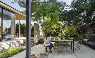 A Blissful Retreat Replaces a Scrap-Filled Yard in Seattle - Photo 6 of 7 -
