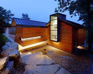Modern Lake House in Missouri - Photo 2 of 9 -