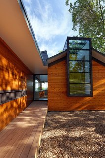 Modern Lake House in Missouri - Photo 3 of 9 -