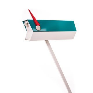 Designed by Greg Kelly and available at the Dwell Store, the Midcentury Modern Mailbox from modbox USA is inspired by mailboxes that were produced in the 1950s and 1960s.