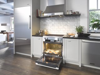 One of the new cooktop’s highlights is its PowerFlex zone that provides precise and effective heat, while giving you the option to cook with large pans that might need an extra boost of power. You can even combine two cooking zones into one, allowing you to go from handling two pots to working with a single large casserole dish.