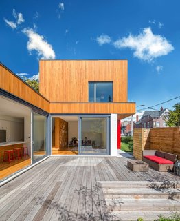 In addition to a shared courtyard, each family member has a private terrace. The rental unit has its own outdoor space too, in the form of a front yard protected by a hedge. 