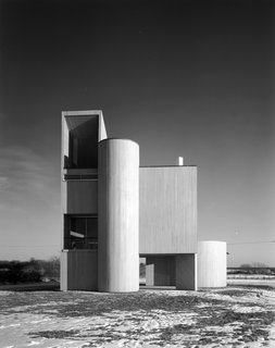 The Iconic Home That Still Looks as Good as New - Photo 3 of 6 - The geometric exterior encloses an orderly vertical arrangement of living space.