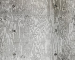 For the walls surrounding the living room fireplace, Cobb specified high-volume fly ash concrete made with a by-product of burning coal in power plants that usually ends up in landfills. 