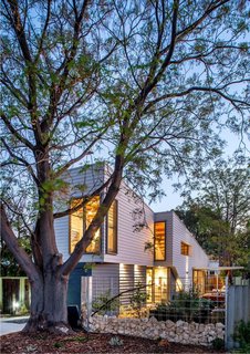 The house in Western Australia addresses two main concerns: environmental sustainability and aging in place. 