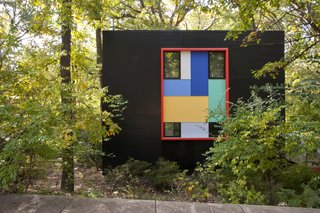 A backdrop of Valspar Fluropon coating in Black accentuates the bursts of turquoise, dandelion yellow, and other colors framing the windows. The eye-catching palette is inspired by San Francisco artist Richard Diebenkorn’s Ocean Park series. 