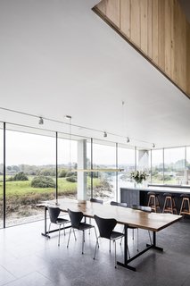 A young family resides in the five-bedroom house: Stephen, who works in advertising, Anita, a lawyer who works in financial services, two young children, and two basset hounds. The open-plan ground level is meant to be flexible, and its layout can be adapted as the family's needs change over time. Floor-to-ceiling windows overlook the river that runs right by the structure. 