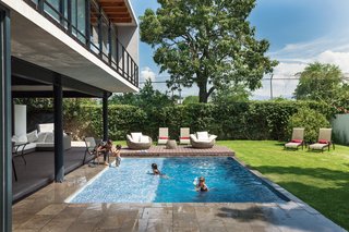 Two Brothers Bring Their Families Together to Share a Scenic Getaway - Photo 5 of 6 - The house is oriented toward the expansive backyard, where the family spends 80 percent of its time. Alfredo’s wife Lorena, son Lorenzo, nieces Camila and Valentina, and Castillo’s daughter, Regina, hang out by the pool—the focal point of Transepto’s restrained landscape design. 