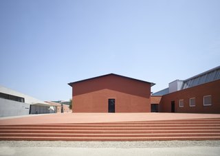 The Vitra Schaudepot, which opened in June 2016, is a showcase for a collection of modern furniture dating to 1800. The structure—which speaks to its neighbors, designed by Zaha Hadid and Álvaro Siaz for Vitra nearly 25 years ago—appears like a simple, windowless volume, but it serves as a second entry-point to Vitra Campus. © Vitra Design Museum, Julien Lanoo