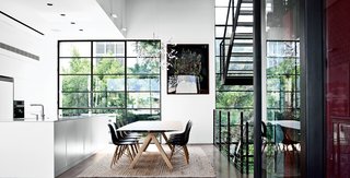 The family eats at Table B by Konstantin Grcic for BD Barcelona. The Plastic side chairs are by Charles and Ray Eames for Vitra. 