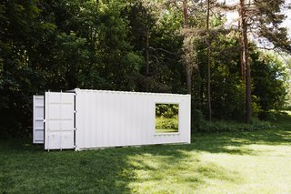 The experience provides customers a temporary point of access to the mostly online brand. Recent architecture graduate Marco Lee conceived the layout of the windows, which are from Glasshaus Living.