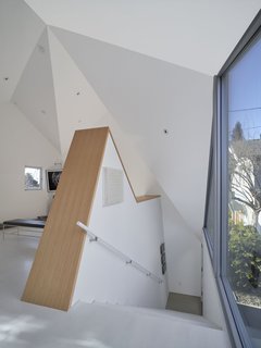 The second level is an oak floor. Even the painted white floor is considered a possible surface for projecting video art. 