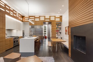 Lutron smart controls manage the new kitchen’s abundance of lighting options, including an Axis twin-beam pendant that hangs directly over the island. 