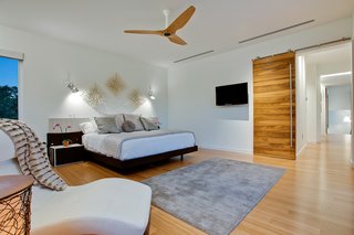 For an exclusive limited time offer, save up to $400 off select fans, including Haiku Caramel Bamboo H-Series. 