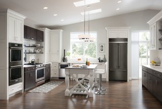 KitchenAid’s refrigerator, oven, and dishwasher are all available in black stainless steel. The black stainless appliances complement traditional stainless pieces, and the two can be mixed and matched in a kitchen. 