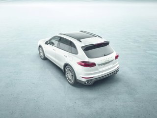 The most noticeable update to the Cayenne’s form is the rear. The tailgate takes the shape of the rear lights, adding breadth to the vehicle.