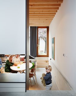 Architect James Jeffries crafted the kitchen table by joining a birch plywood surface with the base of a collapsible catering table, purchased at a furniture sale held at an old office building.