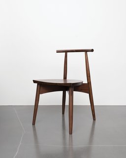 Eight simple components assembled by traditional joinery make up the Portland chair, so-called for the city name shared by Oregon and Maine, where Phloem Studio and Thos. Moser’s headquarters are respectively based. 