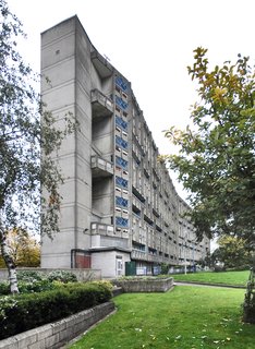 Hero or Villain? London’s Robin Hood Gardens Will Be Torn Down After Decades of Dividing Critics - Photo 2 of 4 -