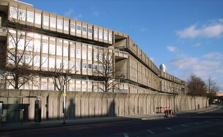 Hero or Villain? London’s Robin Hood Gardens Will Be Torn Down After Decades of Dividing Critics - Photo 3 of 4 -