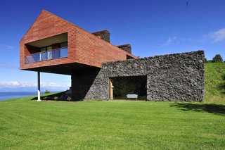 Via ArchDaily, photo by ©Crstian Hrdalo
