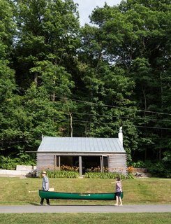 Architects Gerard Damiani and Debbie Battistone turned a budget buy into a condensed cabin getaway.