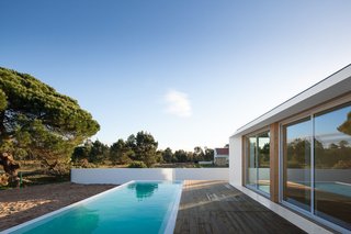 MIMA Housing proposes a modular house that excels in simplicity, flexibility, and architectural quality. MIMA Essential bears a stunning bold simplicity and summarizes the whole philosophy in its essence.
